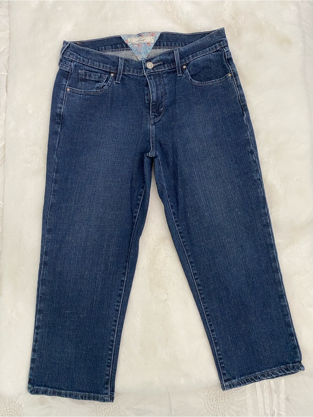 Levi's Women's Dark Blue Cropped Straight Jeans. NWOT. Size 6